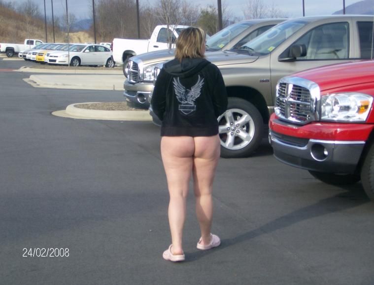 Bbw Car Nude - BBW wife gets naked outside at the car lot