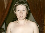 Christine zeigt sich nackt, ihre Titten geilen Titten und ihre behaart