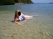 Blonde loves to show her tits on the beach