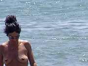 Hello I'm Adriana and I like to show myself naked